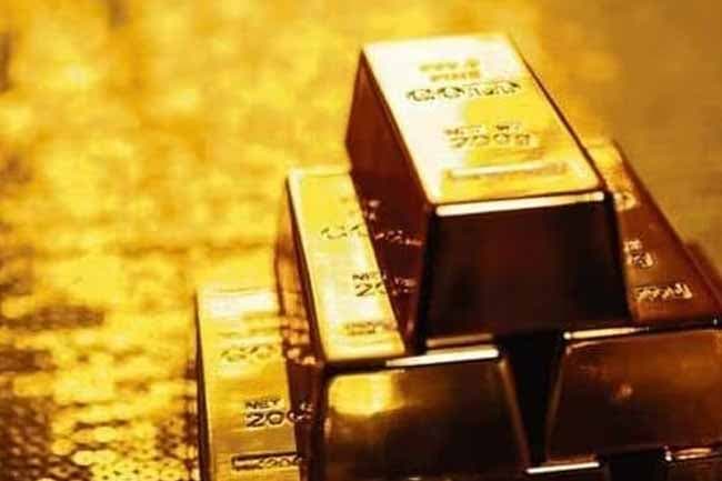 Gold hits fresh record, heads for best week in 5 months