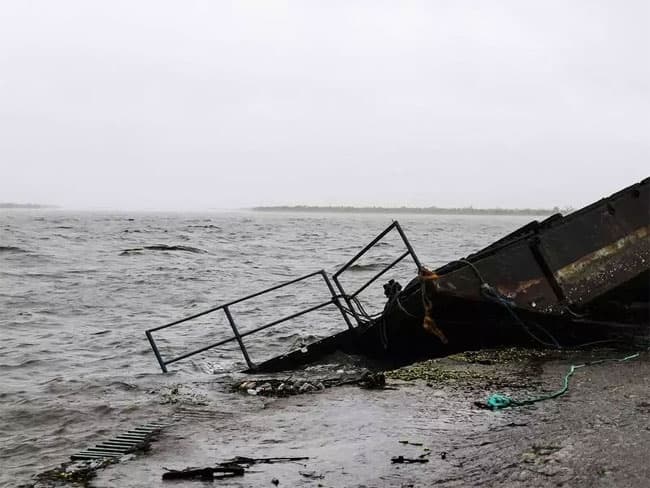 More than 90 killed as boat sinks off Mozambique coast