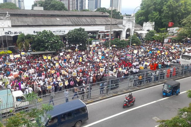 Road opposite Fort Railway Station blocked due to protest