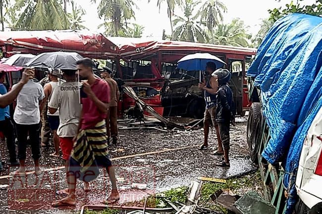 25 injured in lorry-bus collision on Chilaw-Colombo road
