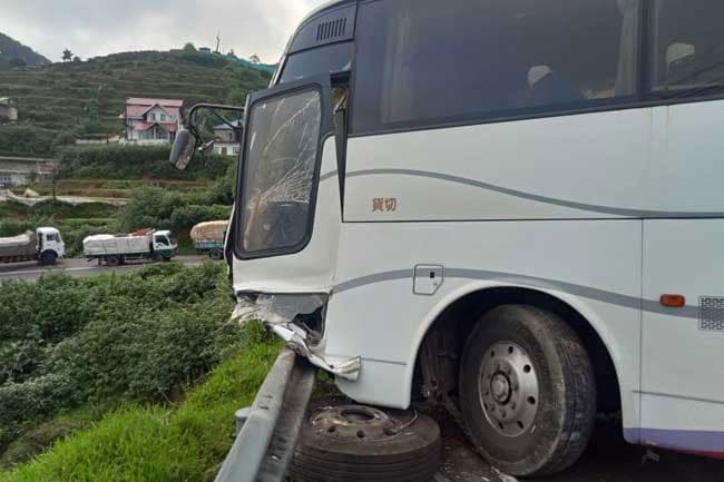 40 injured in bus accident in Nuwara-Eliya