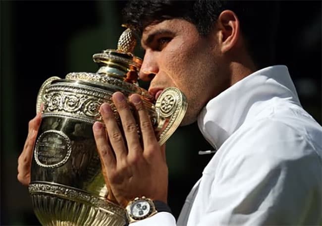 Carlos Alcaraz blows past Novak Djokovic to retain Wimbledon title