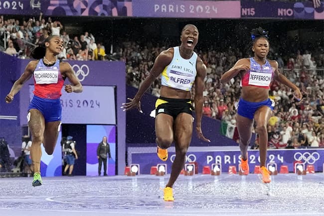 Julien Alfred stuns Sha’Carri Richardson in 100m to win St. Lucia’s 1st Olympic gold