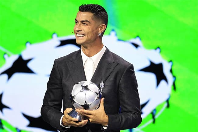 Cristiano Ronaldo receives special UEFA award