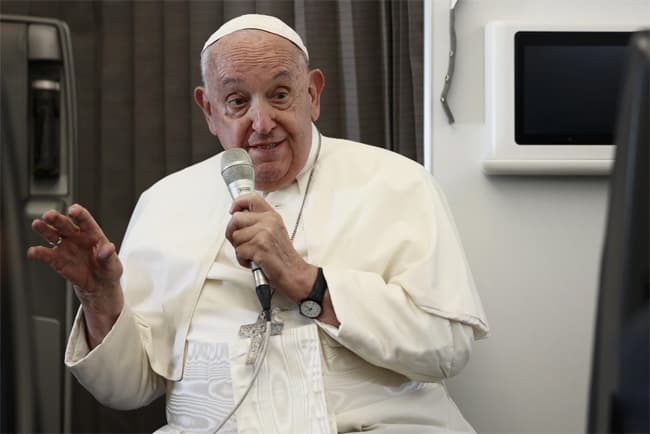 Pope slams both Harris and Trump as ‘against life’ and urges Catholics to vote for ‘lesser evil’