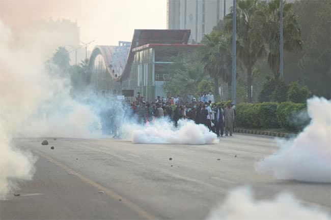 Dozens of Pakistan police injured in clashes with supporters of former PM Khan