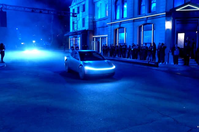 Tesla’s sporty, two-seater robotaxi design puzzles experts