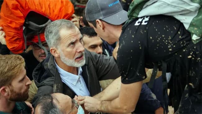 Spain’s king and queen pelted with mud in flood-hit Valencia
