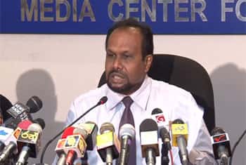 VIDEO: JVP pointing finger at Govt. when 4 fingers pointed at them – Hulugalle