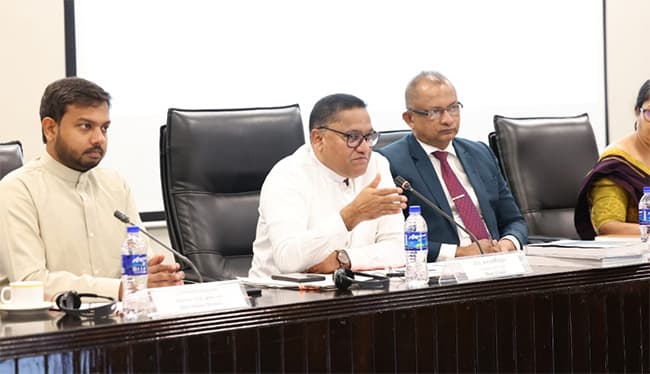 Foreign Minister urges public to verify private employment agencies via hotline