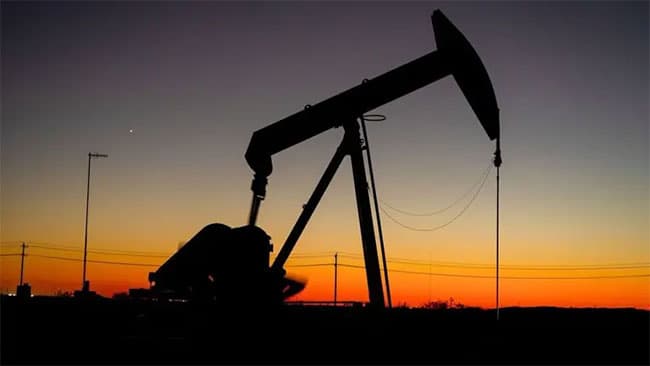 Oil tumbles 8% as China retaliates with tariffs on US