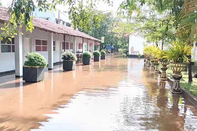 Flash flood hits Chilaw