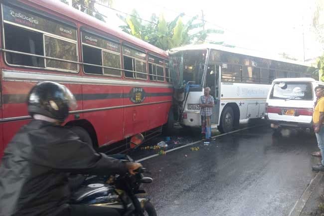 30 injured in bus accident in Beliatta