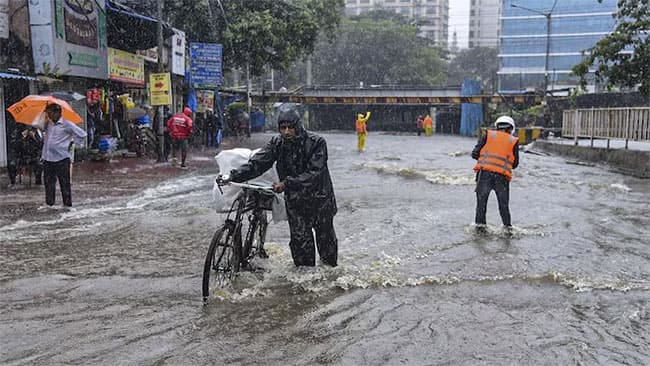 Heavy rains in India: Four dead, dozen injured