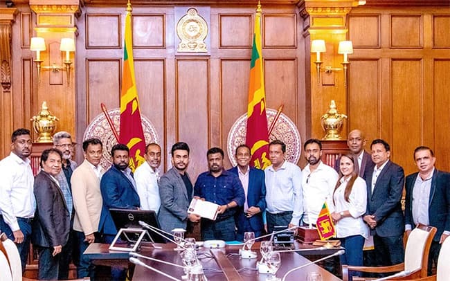 Artists have ability to build cultural bridge between North and South, says President