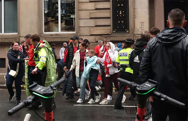 Car ploughs into fans at Liverpool parade, 27 in hospital