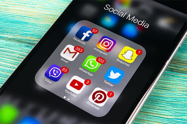 Social media now main source of news in US, research suggests