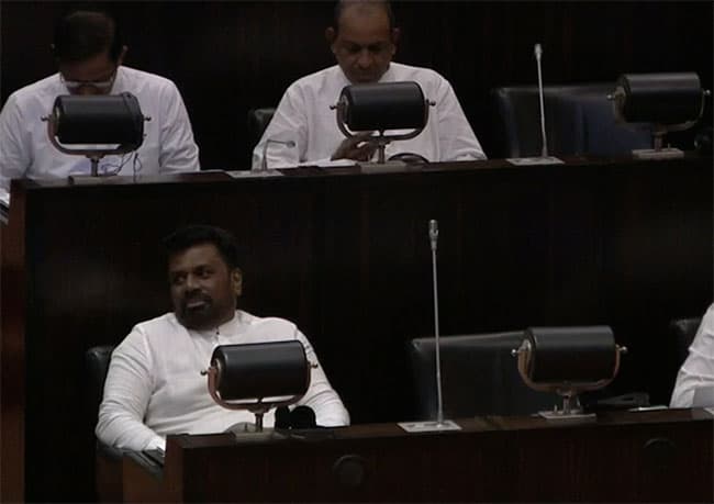 President arrives in Parliament