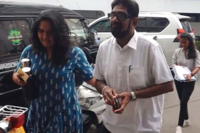 Keheliya arrives at Bribery Commission