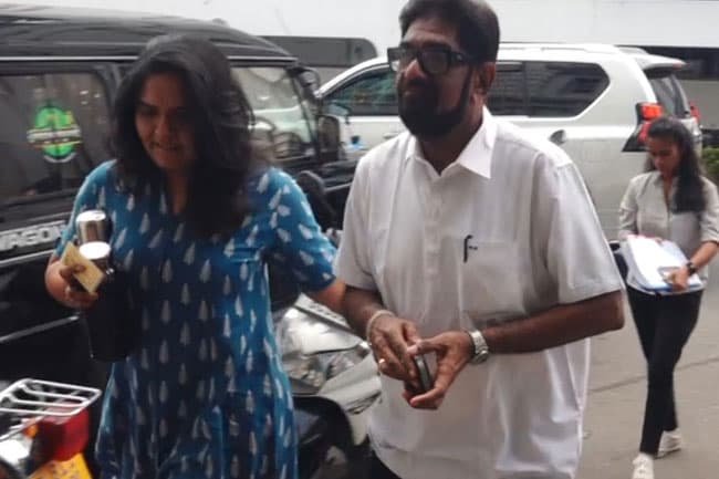 Keheliya arrives at Bribery Commission
