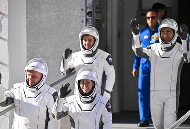Four astronauts home from space station after splashdown