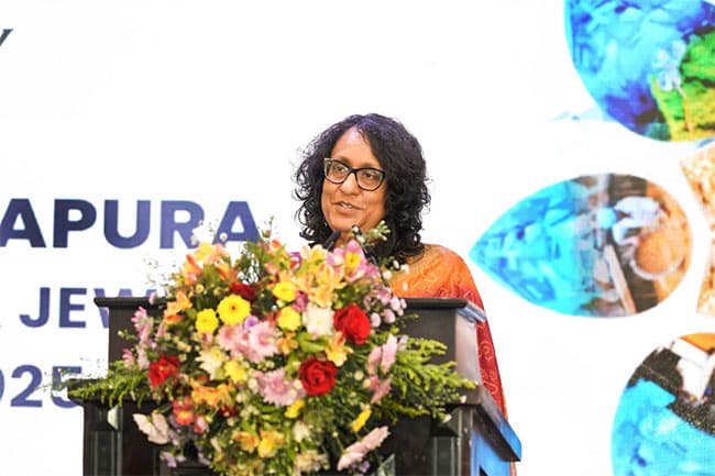 Govt committed to establish stable policies to drive gem export growth – PM