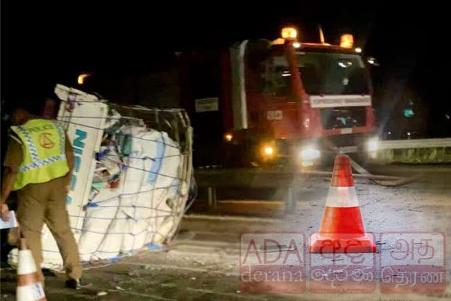 One injured in accident on Southern Expressway – Lane towards Colombo blocked