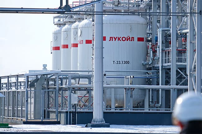 U.S. sanctions Russia’s top 2 oil producers to press for ceasefire in Ukraine