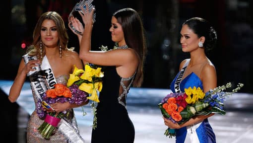 Wrong contestant crowned at Miss Universe 2015