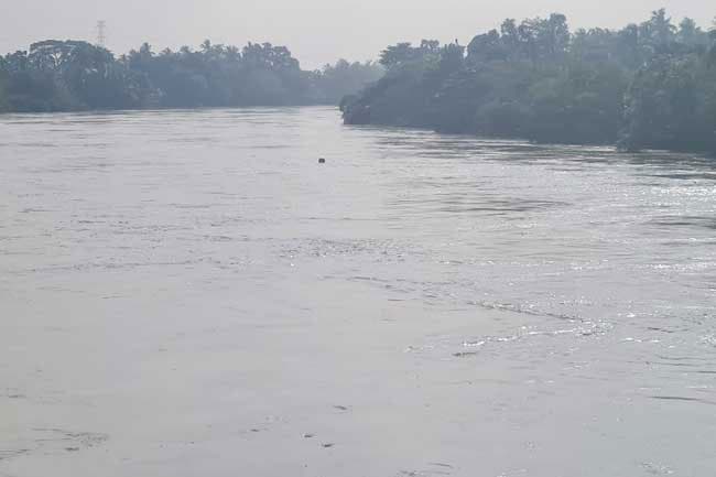 Water level of Kelani River receding at Hanwella and several locations