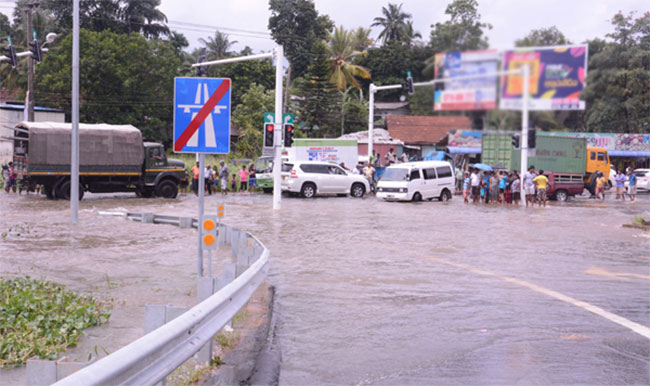 Kaduwela–Battaramulla road which was closed due to flooding reopens
