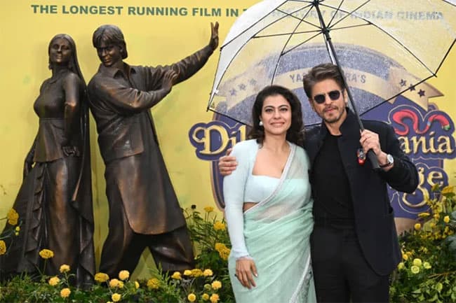 Shah Rukh Khan and Kajol unveil bronze statue in London to mark ‘DDLJ’ 30th Anniversary