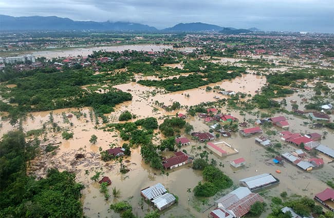 Floods and landslides in Indonesia’s Sumatra kill over one thousand people