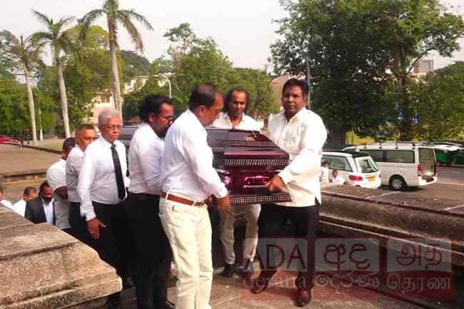 Mortal remains of late Latha Walpola brought to Independence Square