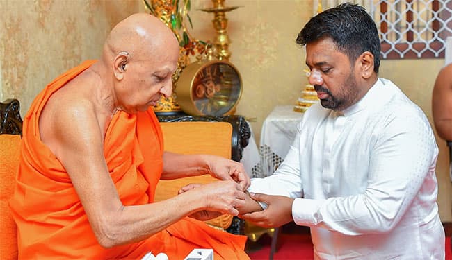President pays homage to the Sacred Tooth Relic in Kandy