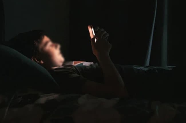 Specialist warns of growing mental health issues linked to mobile phone addiction