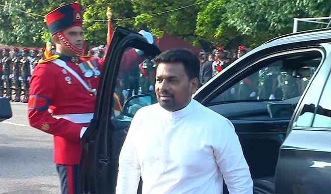 President arrives at Independence Square for Independence Day celebrations