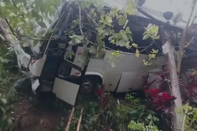 One woman dead, 4 including Indian tourists injured in bus accident in Yatiyanthota