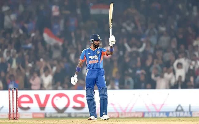 Hardik-Abhishek fifties power India to 256/4 vs Zimbabwe