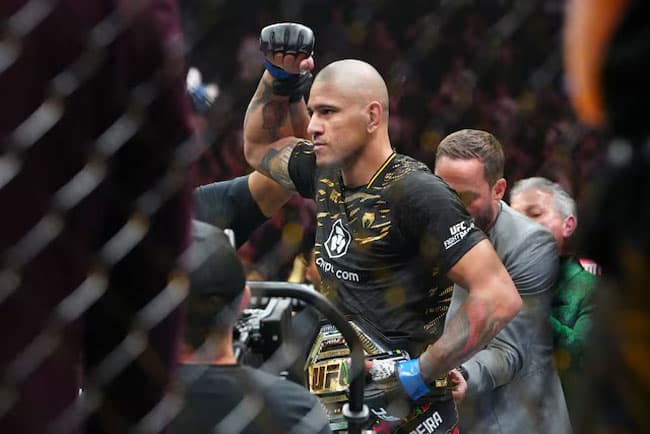 Alex Pereira vacates UFC light heavyweight title