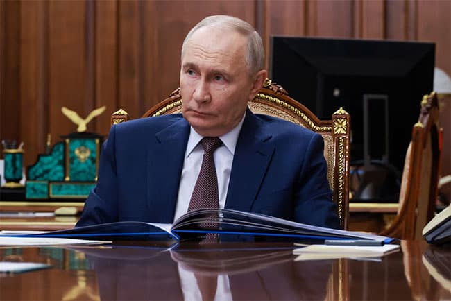 Putin warns of regional conflict in calls with gulf leaders
