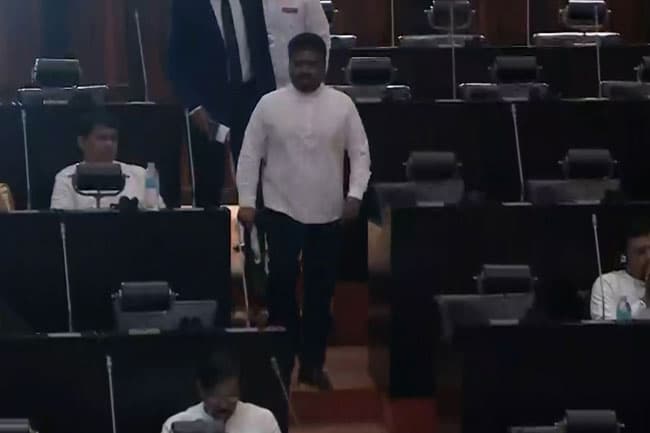 President arrives in Parliament
