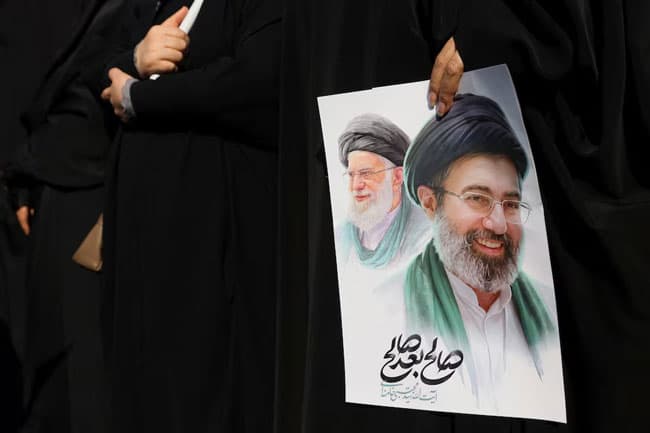 US intelligence says Iran government is not at risk of collapse, say sources