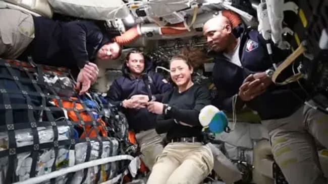 The 40 minutes when the Artemis crew loses contact with the Earth