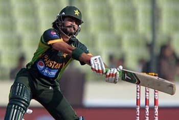 Pakistan set 261-run target for Sri Lanka