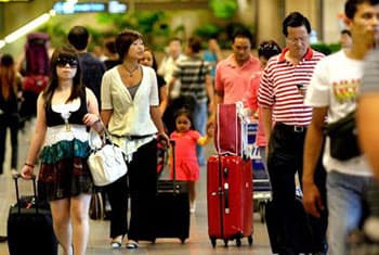 Tourist arrivals to Sri Lanka exceed half mln in H1