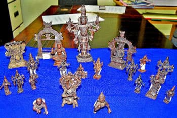 21 bronze idols seized from Lankan trader