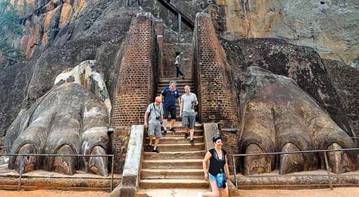 Sri Lanka’s tourism earnings pass 2 billion USD in 2017