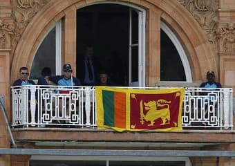 Sri Lanka use national flag to protest incorrect no-ball decision in Lord Test
