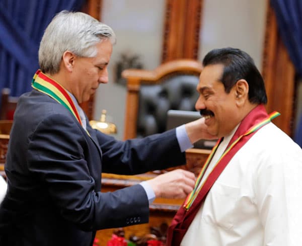VIDEO: President receives award for contributions to peace and democracy